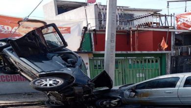 Camioneta volcada deja cuatro personas heridas