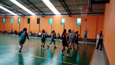 Jugadoras de basquetbol en torneo