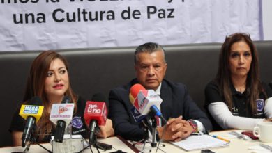 Integrantes de la asociación en conferencia de prensa