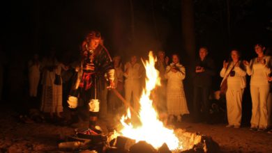 Danzando en torno al fuego