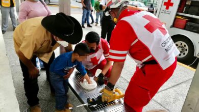 Personal de la Cruz Roja en trabajos de rescate