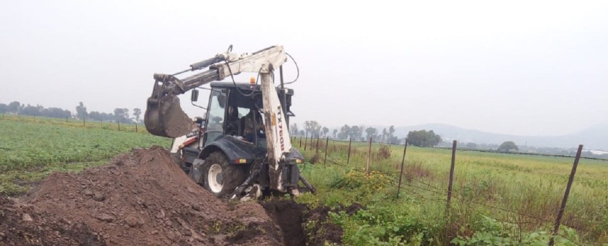 Maquinaria excavando