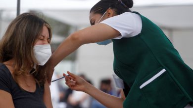 Mujer de 30 vacunanda