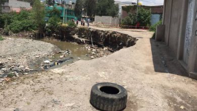 se lleva el agua el borde del canal