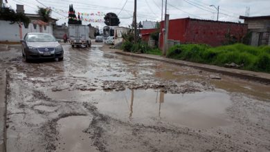 Calles con baches en la capital mexiquense