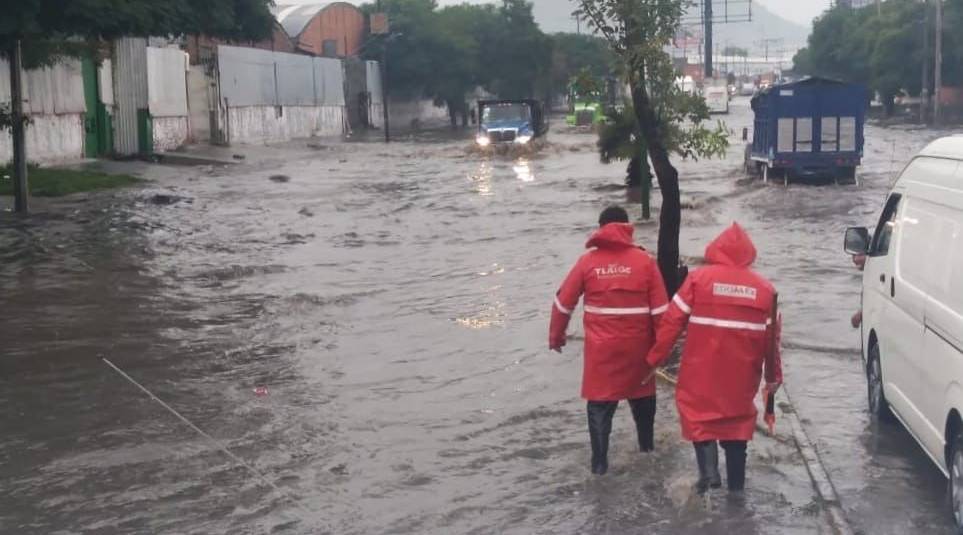 una mujer fue arrastrada por la corriente