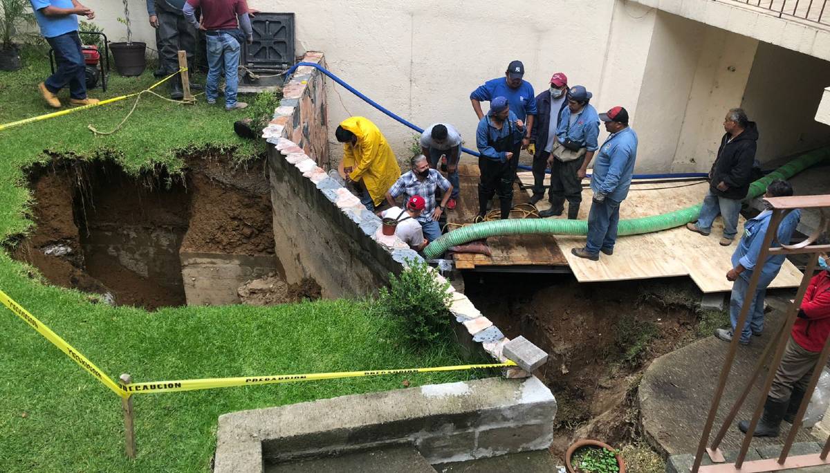 socavón en Naucalpan