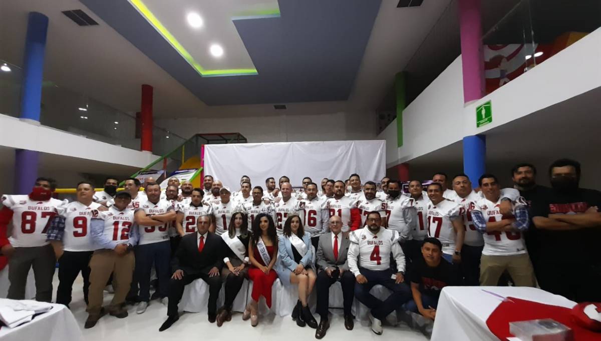 Búfalos 40+ recibió su jersey y se reportan listos para iniciar temporada