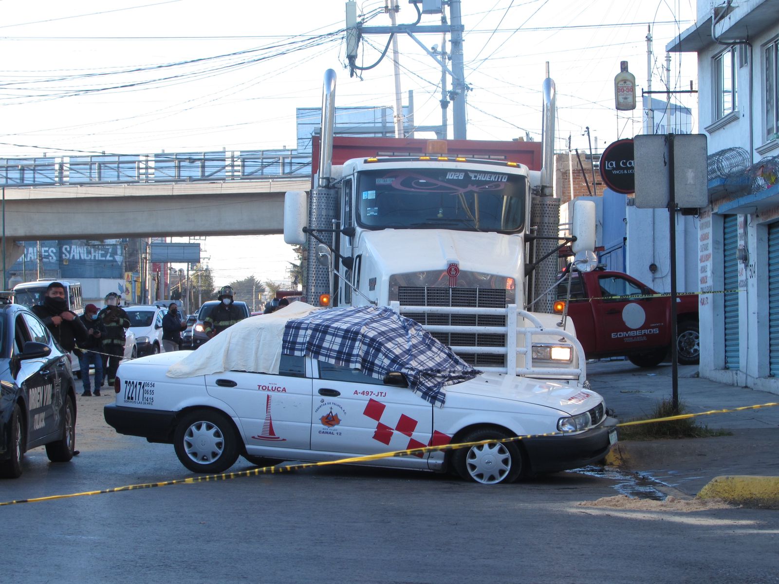 taxista arrollado por tráiler