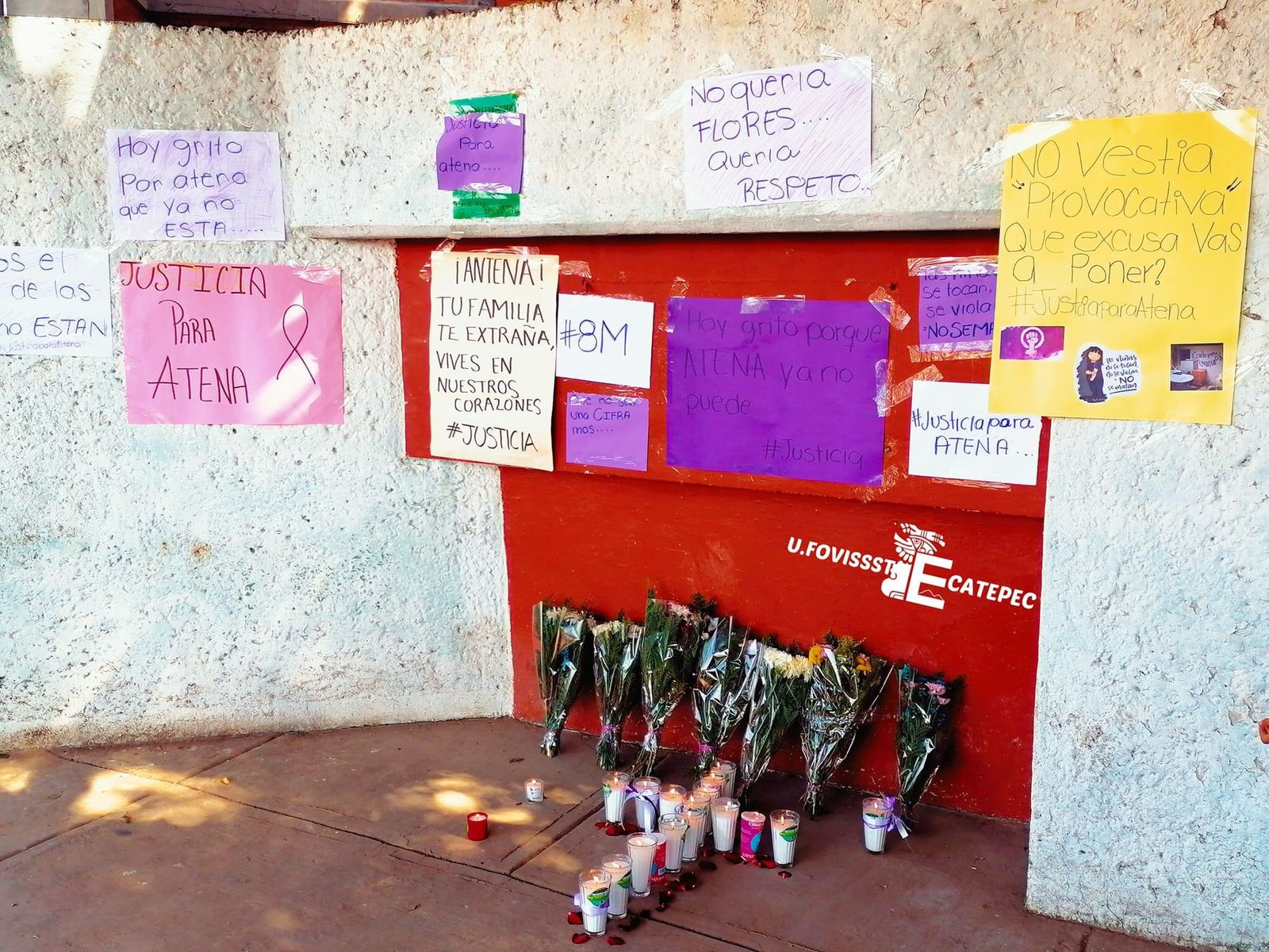 ofrenda en memoria de Atena