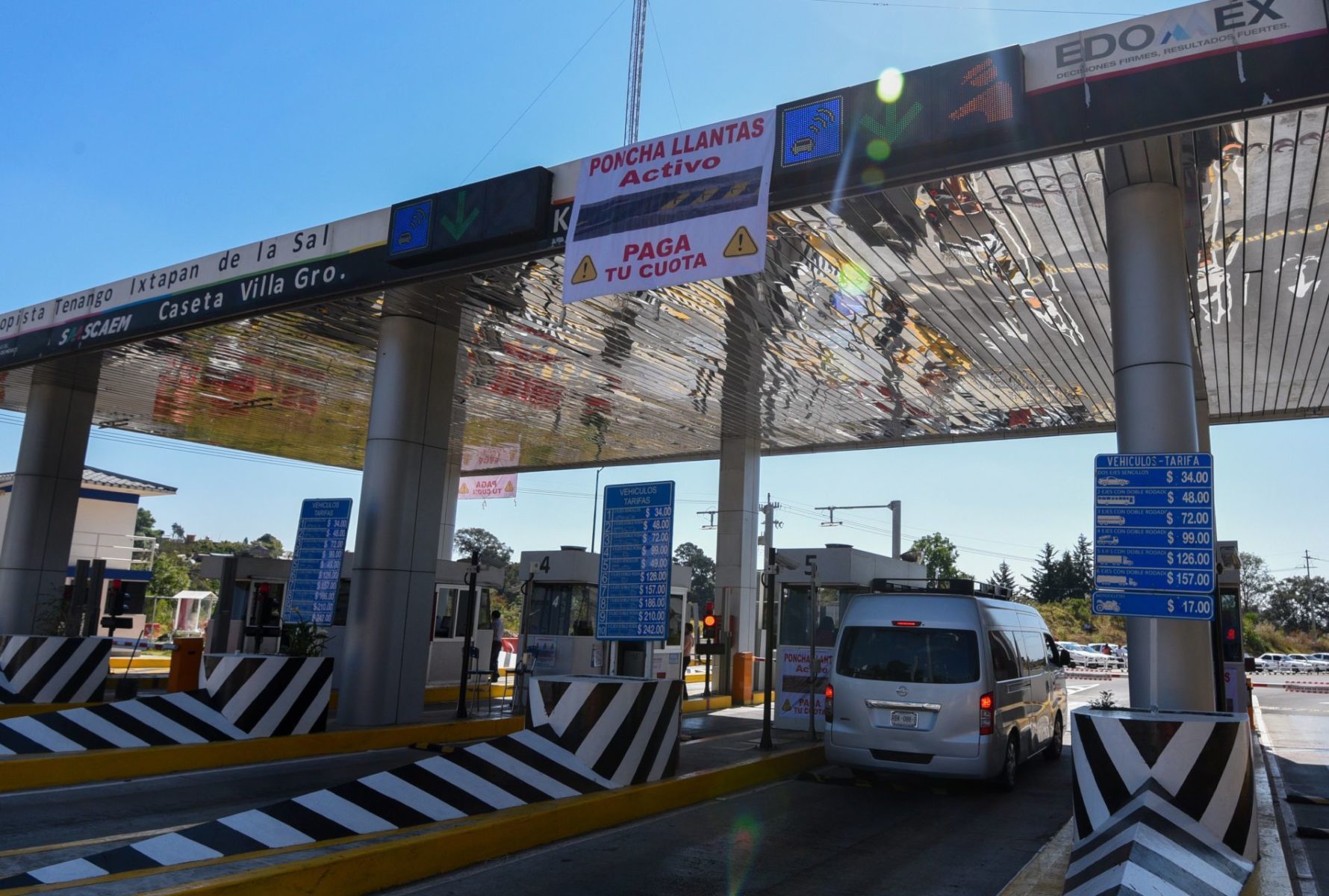 “poncha llantas” en caseta de Villa Guerrero