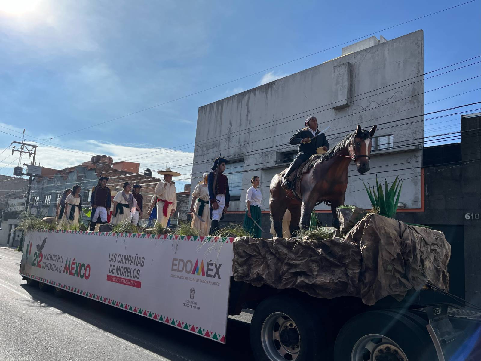 Desfile Militar incorporó a actores