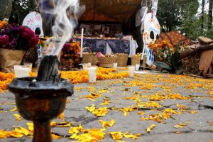 Copal e incienso en ofrenda prehispánica
