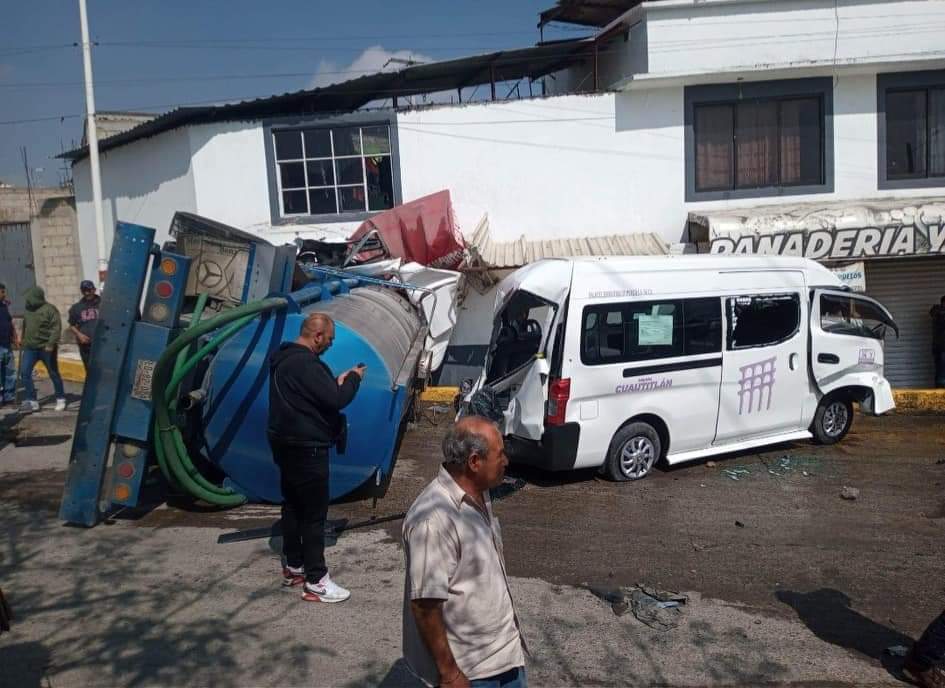 aparatoso accidente en Tultitlán