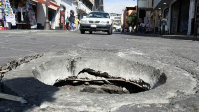 jóvenes que cayeron a una coladera