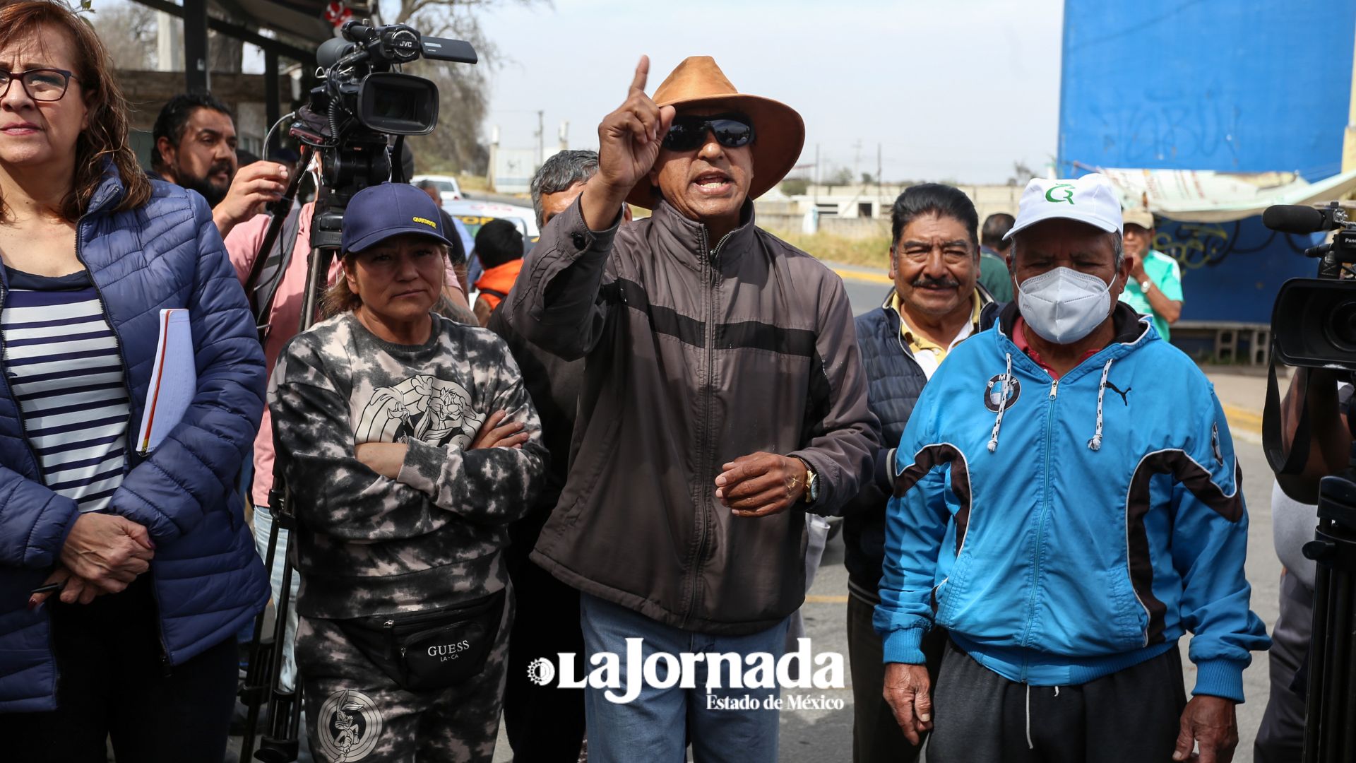 vecinos-de-san-antonio-la-isla-se-manifiestan