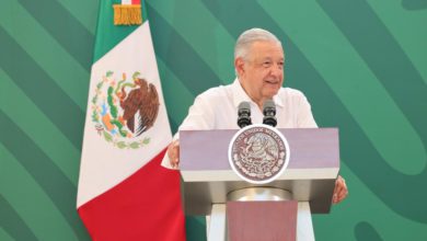 Andrés Manuel López Obrador desde el Puerto de Veracruz realizó su conferencia mañanera en donde acusó a 8 ministros de corruptos.