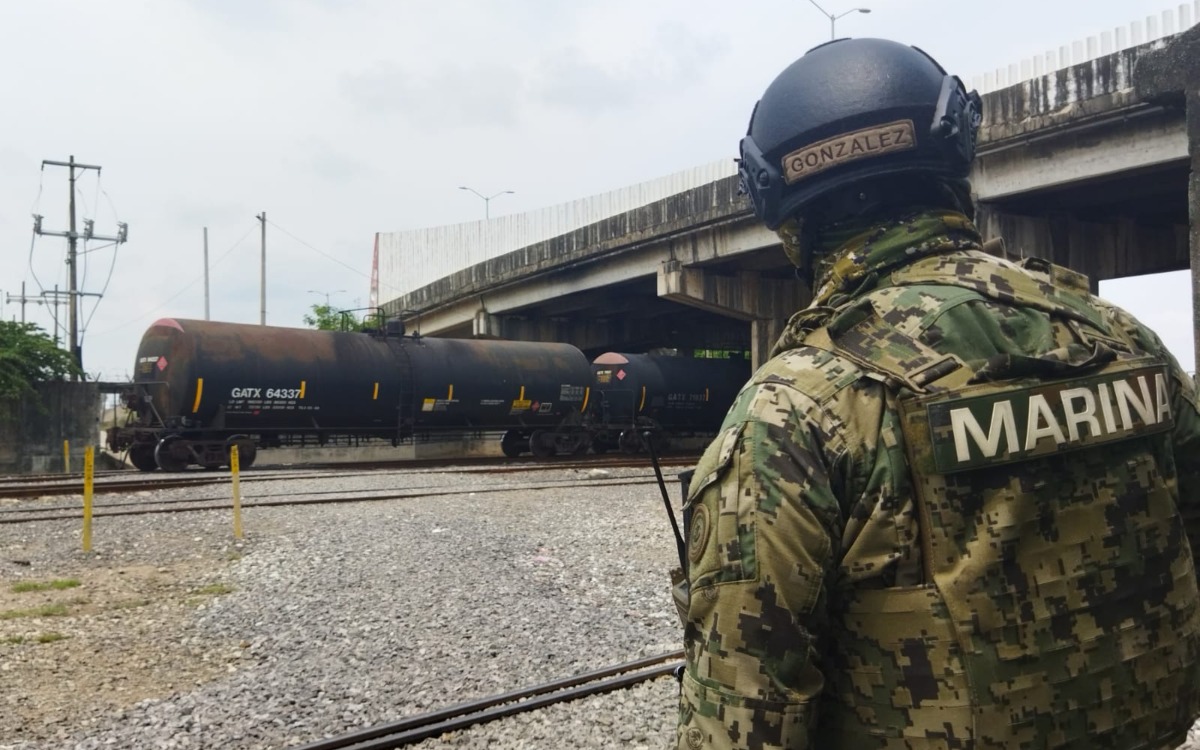 El mandatario anunció que pese a que hay acercamientos entre las posturas del gobierno federal y Grupo México relacionado con la disputa al tramo Medias Aguas-Coatzacoalcos, aún no hay acuerdo. Foto: La Jornada