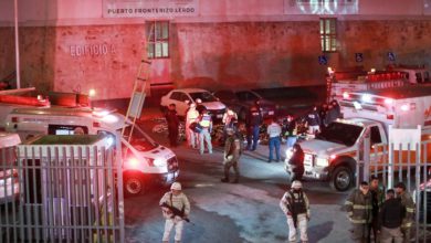 A dos meses de que se diera el incendio en la estación migratoria de Ciudad Juárez, que provocó la muerte de 40 migrantes, el Presidente aseguró que ya se está haciendo justicia. Foto: La Jornada