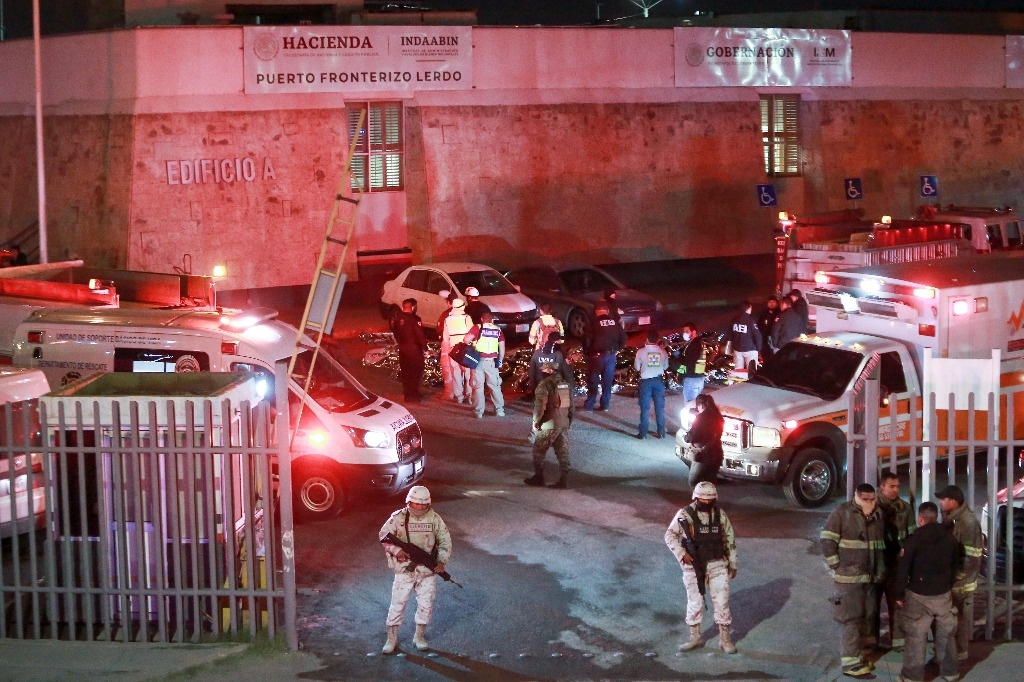 A dos meses de que se diera el incendio en la estación migratoria de Ciudad Juárez, que provocó la muerte de 40 migrantes, el Presidente aseguró que ya se está haciendo justicia. Foto: La Jornada