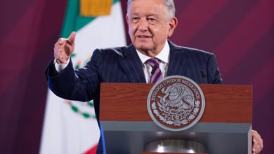 El Jefe del Ejecutivo consideró que si hablaba de más del tema, se podría interpretar como que él los quiere ayudar a destaparlos. Foto: Presidencia