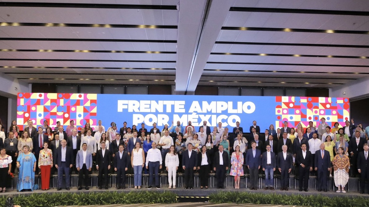 Los partidos de oposición junto con un grupo de organizaciones de la sociedad civil oficializaron el método que definirá a la persona que encabece lo que ellos llamaron Frente Amplio por México. Foto: Twitter