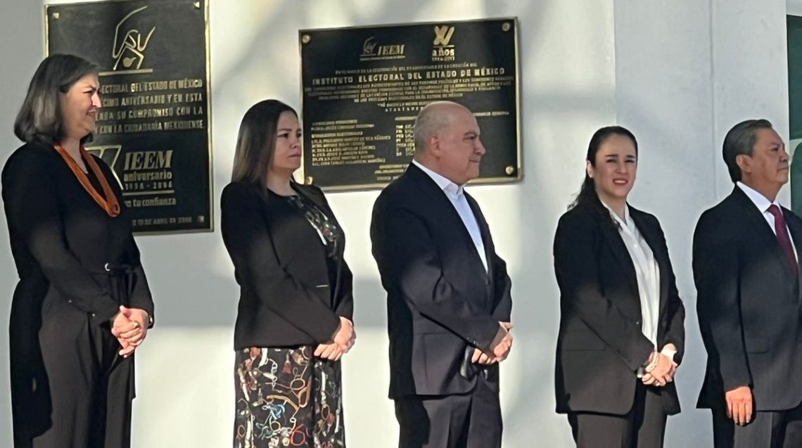 Los ciudadanos consejeros, quienes estuvieron en la ceremonia de apertura, reconocieron el alto esfuerzo de las personas involucradas en estas elecciones. Foto: La Jornada