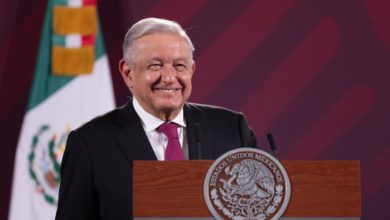 Andrés Manuel López Obrador aseguró que la Suprema Corte de Justicia de la Nación (SCJN) está claramente violando el artículo 127 de la Constitución, el cual prohíbe que un servidor público gane más que el Presidente. Foto: Presidencia