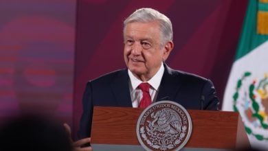 Andrés Manuel López Obrador hizo un llamado a las comunidades donde opera este grupo, el cual exige la liberación de dos de sus líderes que fueron detenidos con drogas y armas, para no hacerles caso ni dejarse manipular. Foto: Presidencia