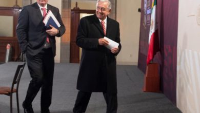 Andrés Manuel López Obrador aclaró, en su acostumbrada conferencia de prensa en Palacio Nacional que él personalmente atendió las exigencias de Marcelo Ebrard con respecto a las reglas de competencia interna en el proceso que se llevó acabo en Morena. Foto: Facebook