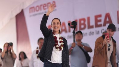 Tras el anuncio de los resultados de las encuestas para elegir al coordinador de los Comités de Defensa de la 4T, Andrés Manuel López Obrador afirmó que apoya a Claudia Sheinbaum y que hoy le pasará el mando. Foto: Facebook