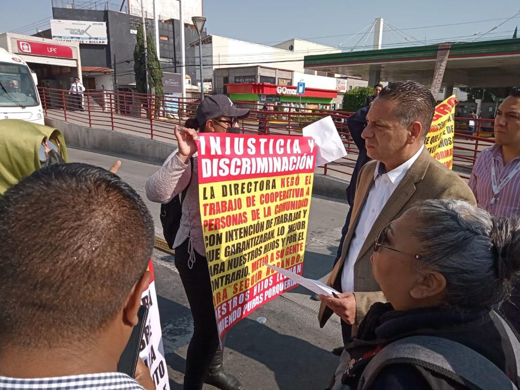 Con bloqueo exigen destitución de directora de una primaria de Ecatepec