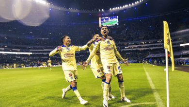 Foto de los jugadores del América que festejan un gol en el triunfo ante Chivas en el Clásico Nacional.