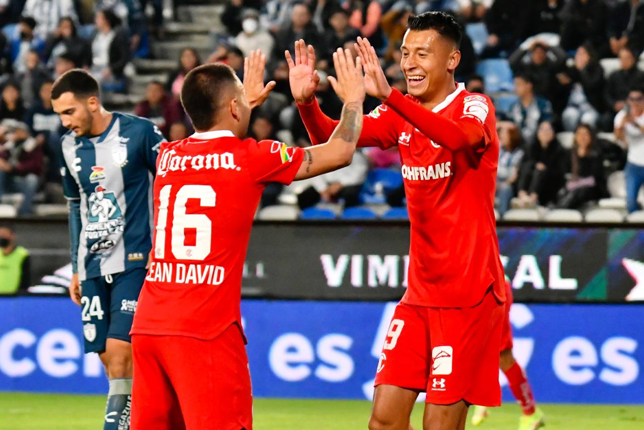 Foto de jugadores de Toluca y Pachuca, equipos que se enfrentarán en la Jornada 7 de la Liga MX en vivo el domingo.