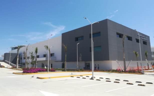 El mandatario dio nombres y reveló industrias que fueron beneficiados con la concesión de nueve hospitales bajo el esquema de asociación público-privada y que cuestan una cifra millonaria al erario. Foto: IMSS