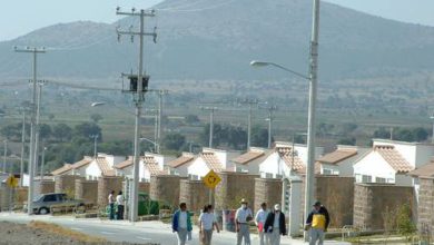 Para empezar, tienes que tener en el radar los diferentes créditos que hay para obtener una casa, los cuales son: Infonavit, Fovissste, ISSSFAM y bancarios. Foto: LA Jornada