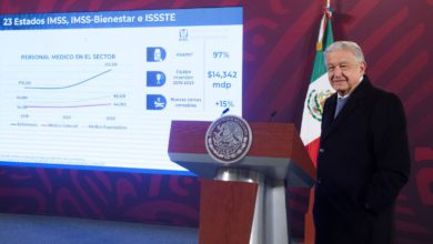 Andrés Manuel López Obrador sostuvo que se trata, quizá, de la farmacia más grande del mundo, repartida 5 mil 500 metros cuadrados techos para abastecer todos los medicamentos a partir de las recetas médicas de cada institución. Foto: Presidencia