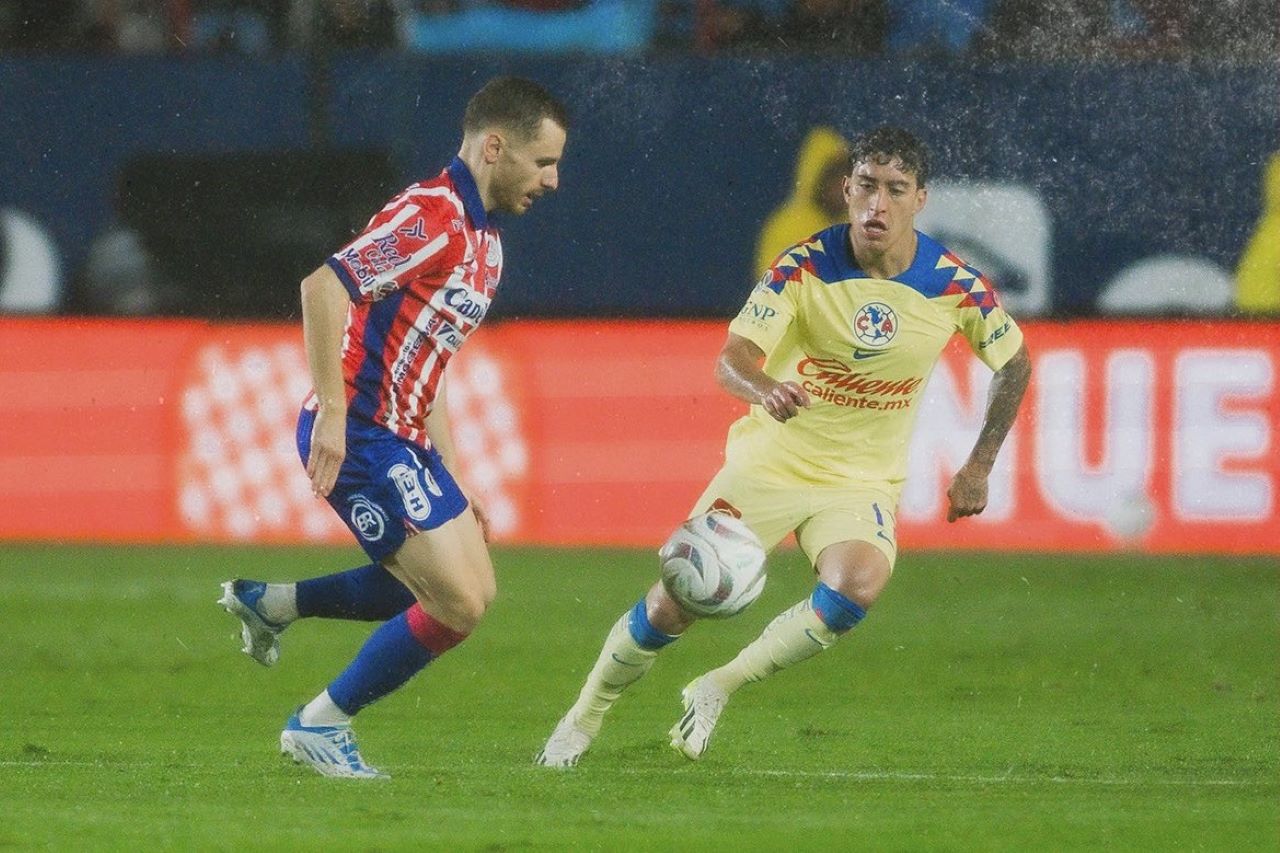 Foto de jugadores del Atlético de San Luis y América, que jugarán en vivo la semifinal de vuelta de la Liga MX.