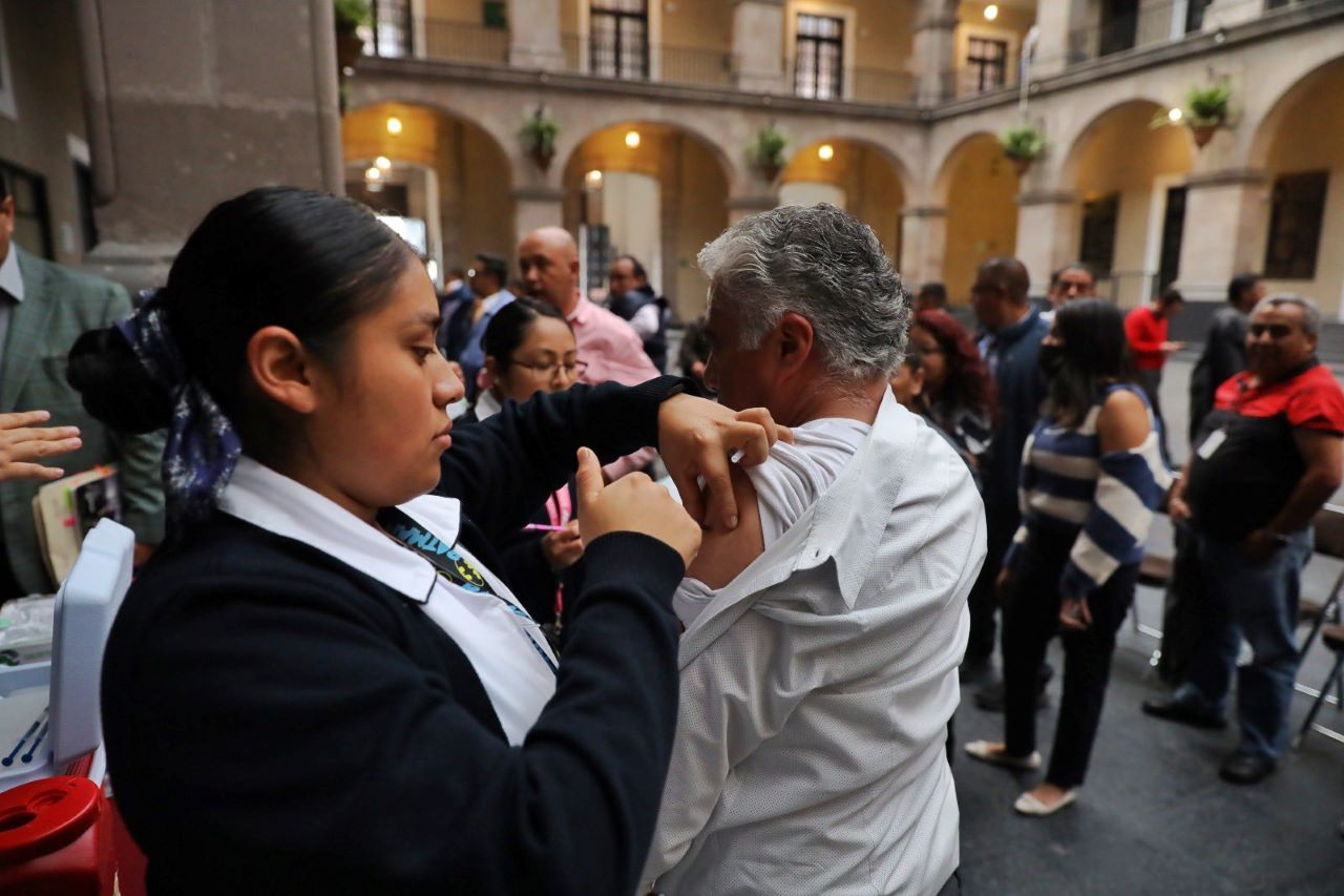 Foto de la vacuna contra el covid-19 aplicada en el Edomex.