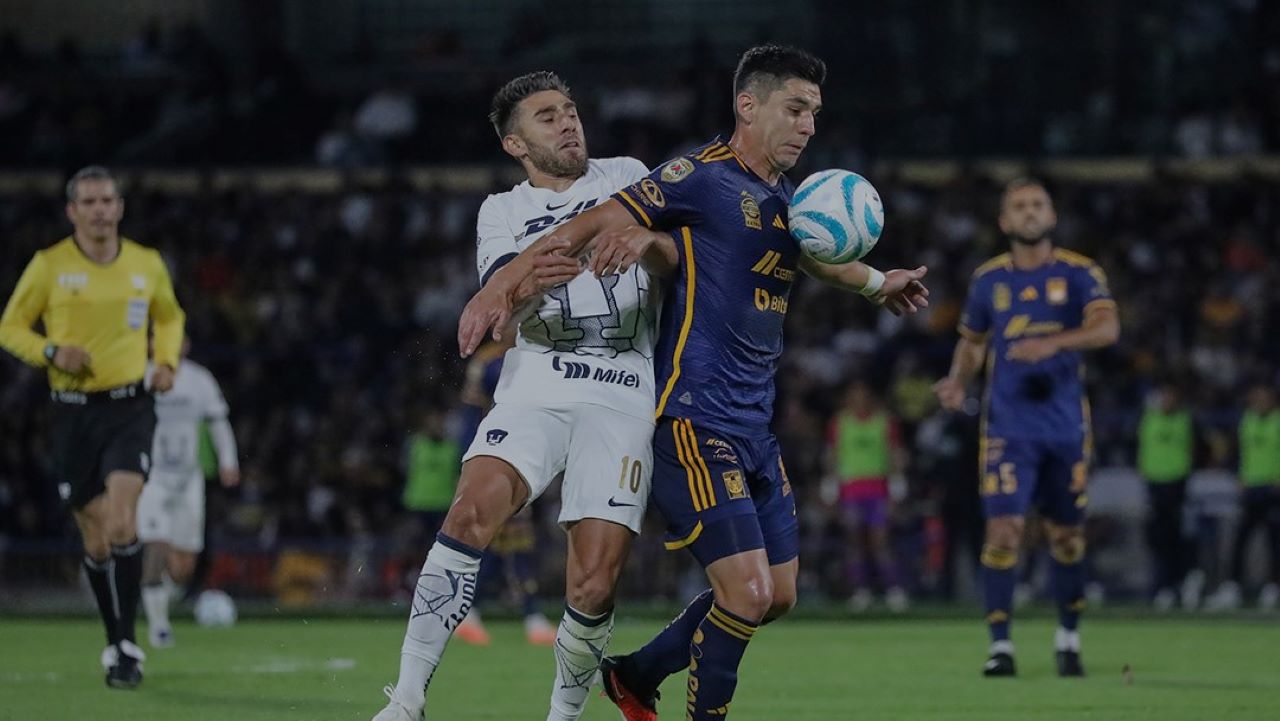 Foto de jugadores de Pumas y Tigres, que jugarán en vivo la semifinal de la Liga MX este jueves.