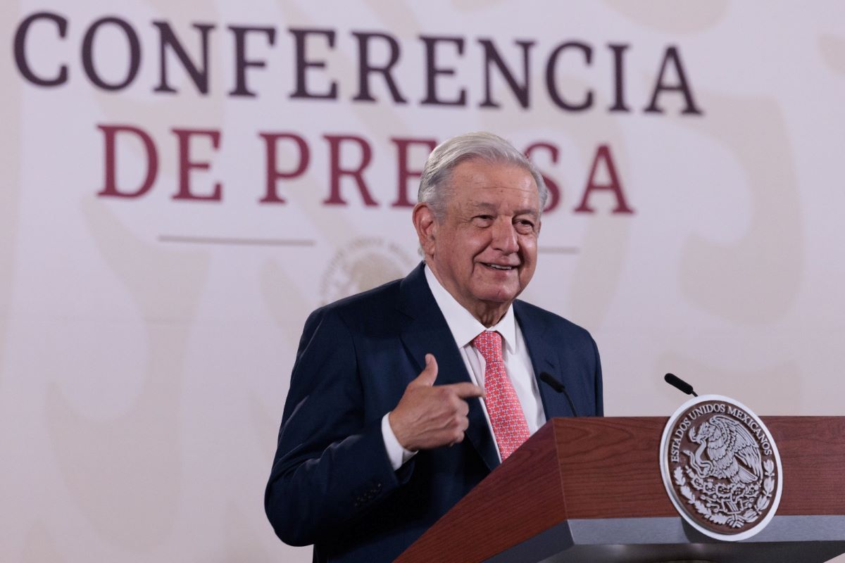 El Presidente Andrés Manuel López Obrador aseguró que esto sucedió debido a que Ernestina Godoy se atrevió a investigar actos de corrupción de funcionarios del Partido Acción Nacional (PAN) en la Alcaldía Benito Juárez. Foto: Presidencia