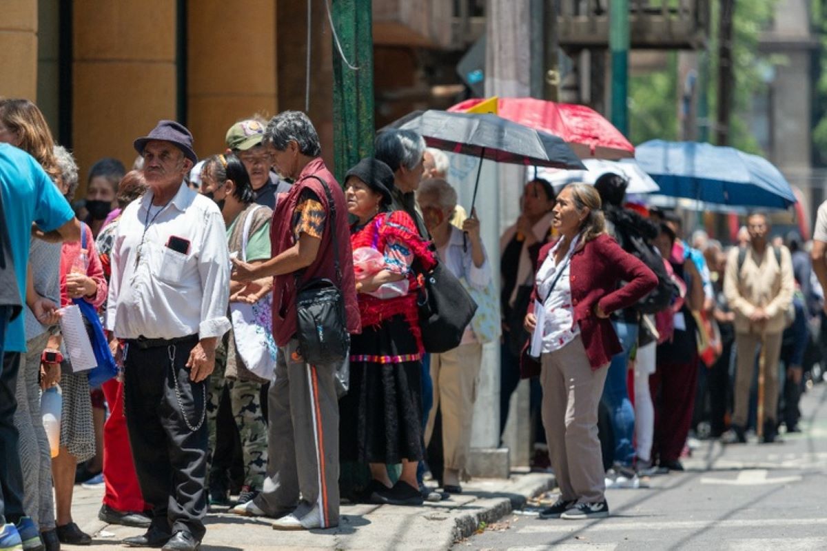 Y es que en los primeros ocho días del 2024, aproximadamente 2 mil adultos de la tercera edad acudieron a pagar el impuesto predial, y el motivo es por el deber de llevar todo al corriente. Foto: Archivo