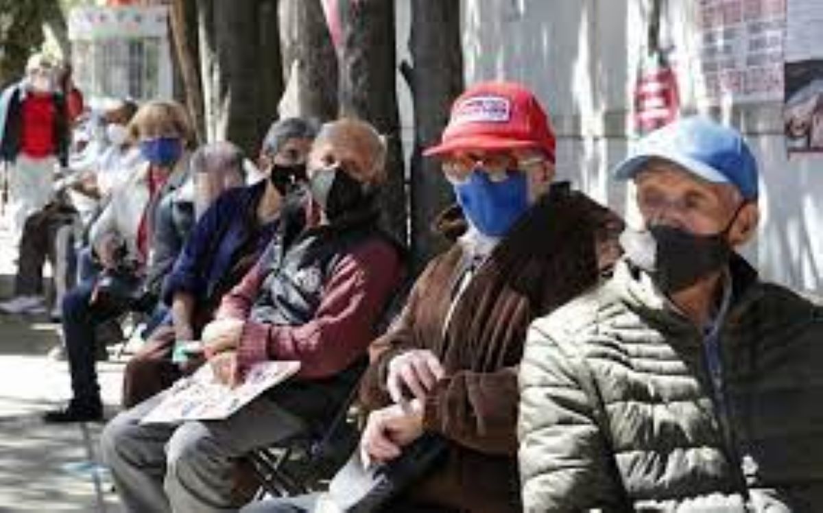 El Jefe del Ejecutivo anunció que para financiar las aportaciones que realizará el gobierno con el fin de incrementar las pensiones de los trabajadores y que perciban el equivalente a su salario activo, ya tiene un nuevo plan. Foto: La Jornada