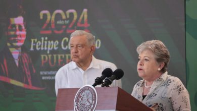 La canciller explicó que mexicanos que residen en Texas pueden acudir al consulado si tienen un problema con la eventual aplicación de la nueva legislación en materia migratoria. Foto: Captura X