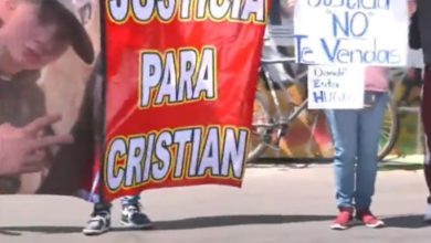 El pasado 18 de noviembre, Cristian Carranza Camacho, estudiante de la Escuela de Mecánica Automotriz (CEDVA) en Texcoco, fue rociado con gasolina y quemado por dos de sus compañeros. Foto: Captura