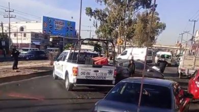 El accidente fue antes de subir el puente de Piedras Negras y fue provocado por un automovilista que saltó el camellón y golpeó a dos vehículos y una motocicleta. Foto: Captura