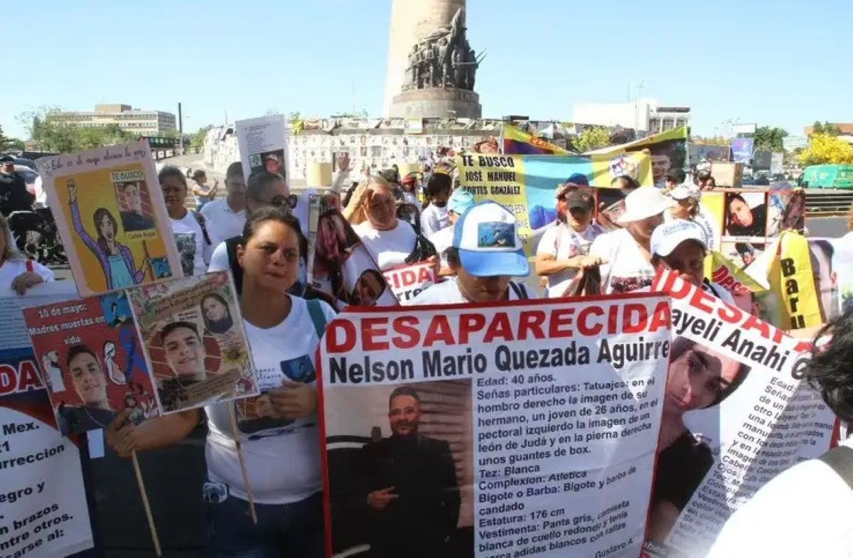 Con el objetivo de visibilizar sus exigencias y la labor que realizan para la localización de sus seres queridos, diversos colectivos de búsqueda en Estado de México, Jalisco, Guerrero, Morelos y de toda la República Mexicana, se unieron: Foto: La Jornada.