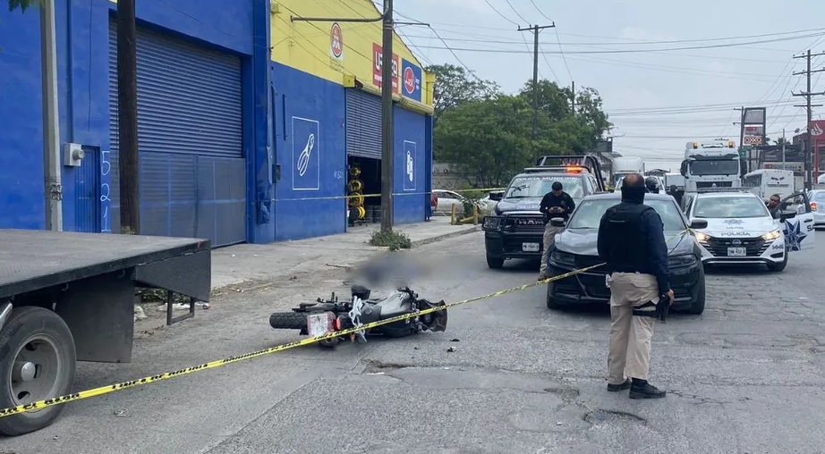 Dos hombres amagaron con pistola en mano a dos personas que habían retirado aproximadamente 2 millones 500 mil pesos de un banco en San Nicolás de los Garza en Nuevo León. Foto: Especial.