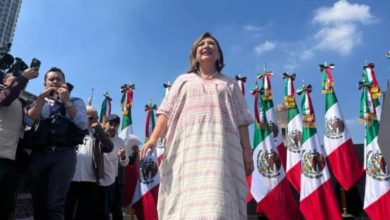 La abanderada de la colación "Fuerza y Corazón por México" reveló en redes sociales que durante el primer debate presidencial se sintió incómoda por no usar huipil. Foto: La Jornada