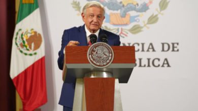 El Jefe del Ejecutivo informó que se emitió un decreto mediante el cual se libere del cobro del Impuesto Sobre la Renta (ISR) a aquellos que perciban menos de la cantidad antes mencionada. Foto: Presidencia.